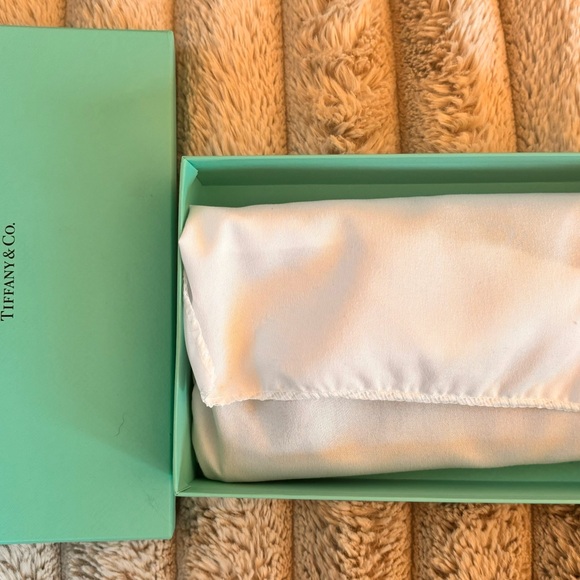 Brand New Return to Tiffany, Tiffany & Co. Zip Wallet - Picture 6 of 7